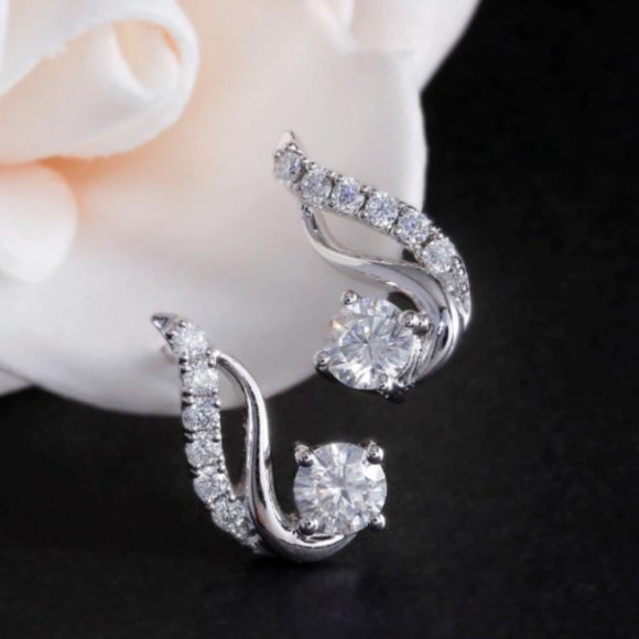 "925 Silver Plated Shiny Round CZ Twisted Stud Earrings, GPMB1409 - Picture 1 of 3